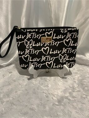 Betsey Johnson Black and White 'Luv Betsey' Wristlet Pouch